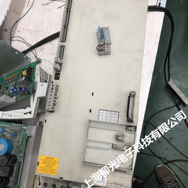 ���T�Ӕ�(sh��)��ϵ�y(t��ng)�Դ�S�� 6SN1145-1BB00-0EA1 80/104KW�@ʾ������